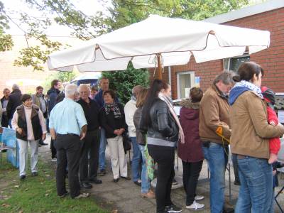 Viele kamen trotz Regenwetter.